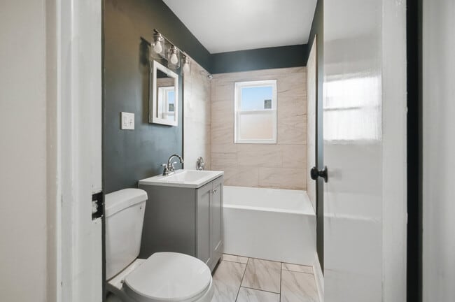 Building Photo - 3410 Calwagner St