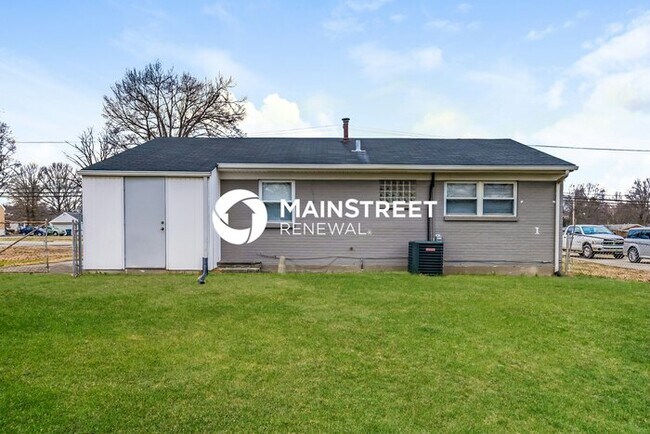 Building Photo - 3 Bedroom Pet-Friendly Home in Louisville, KY with Main Street Renewal