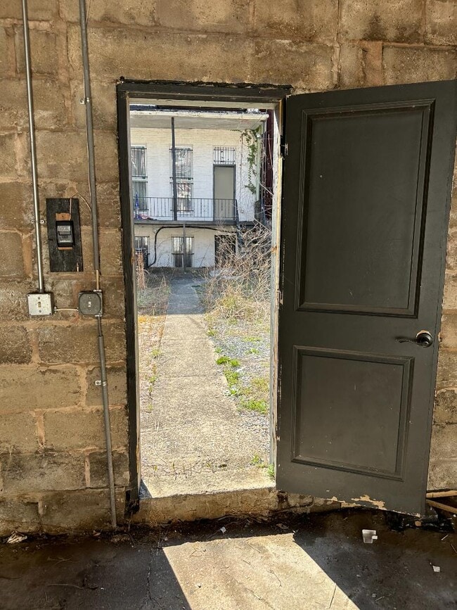 Building Photo - 1825 Madison Ave