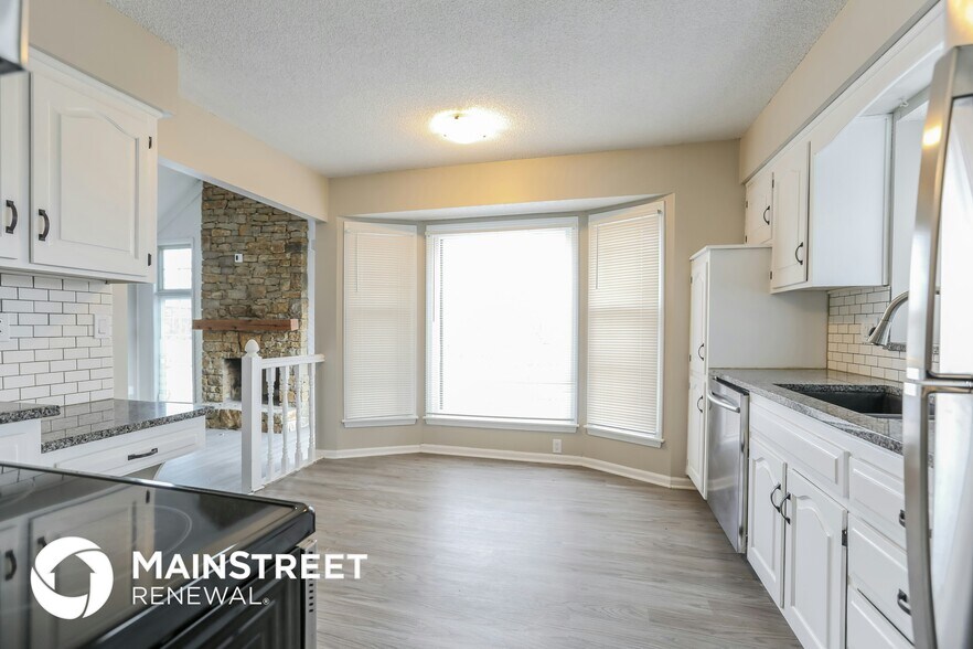Building Photo - 3915 SW Regatta Dr