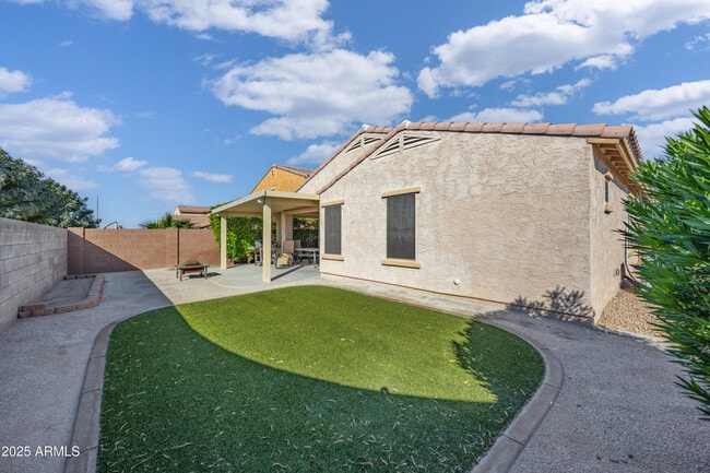 Building Photo - 18557 W Pueblo Ave