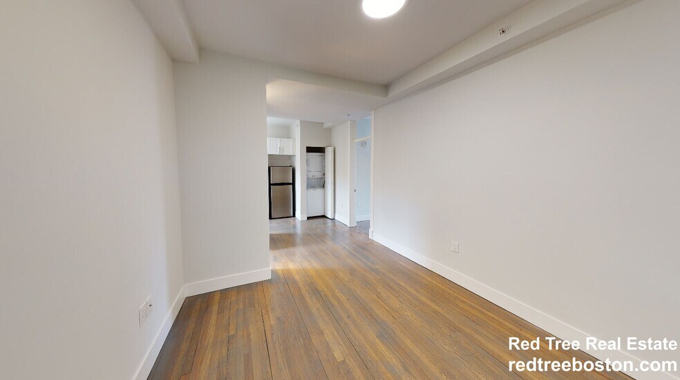 Building Photo - 81 Park Dr