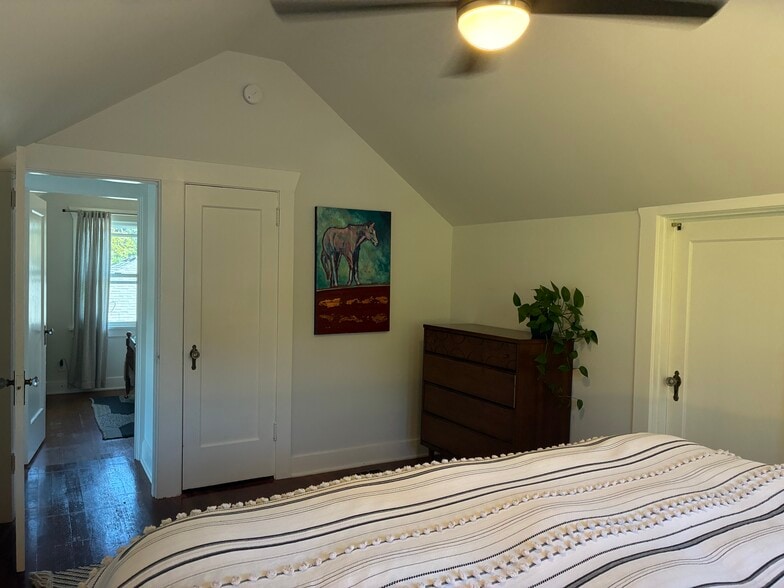 Building Photo - 834 SE 72nd Ave