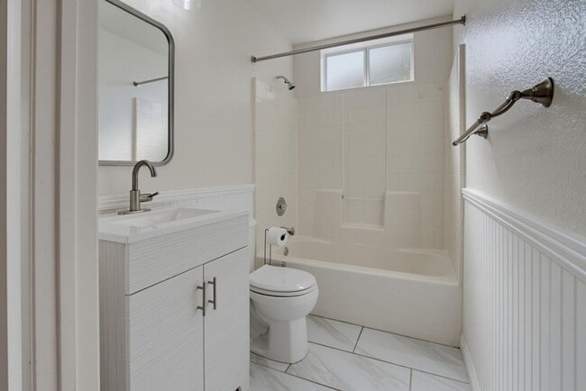 Building Photo - 500 Lands End Way