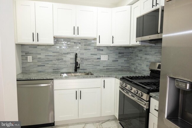 Building Photo - 2201 Strahle St