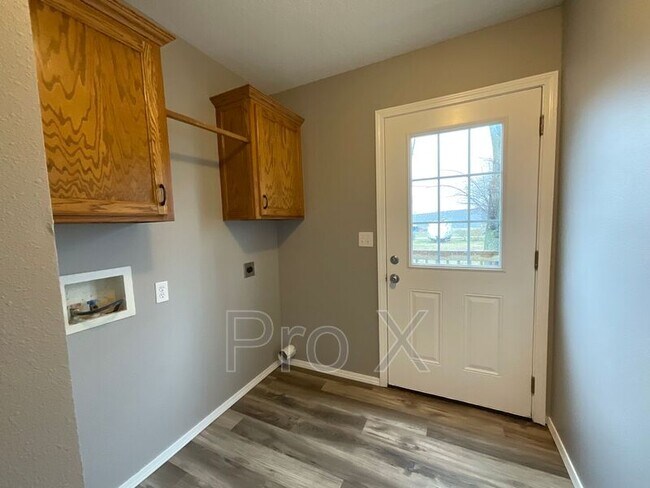 Building Photo - 211 S Hall St