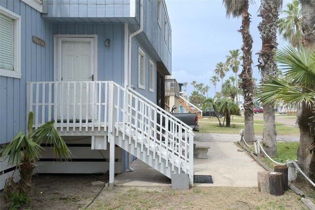 Building Photo - 2615 Gulf Blvd