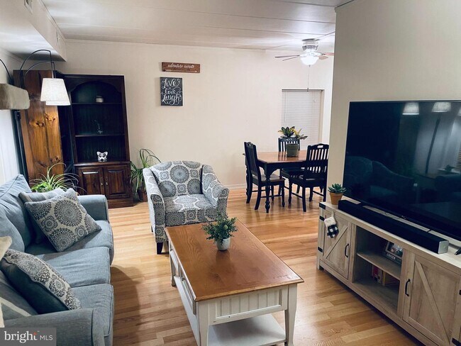 Building Photo - 201 Village Walk