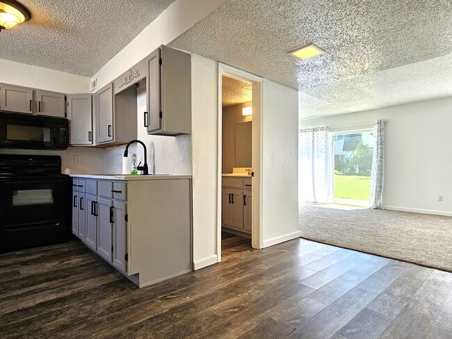 Building Photo - Welcome to your ideal Norman living experi...