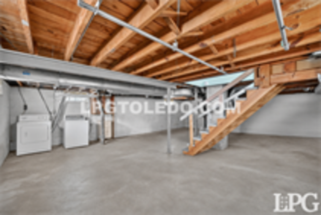 Building Photo - 3540 Bellevue Rd