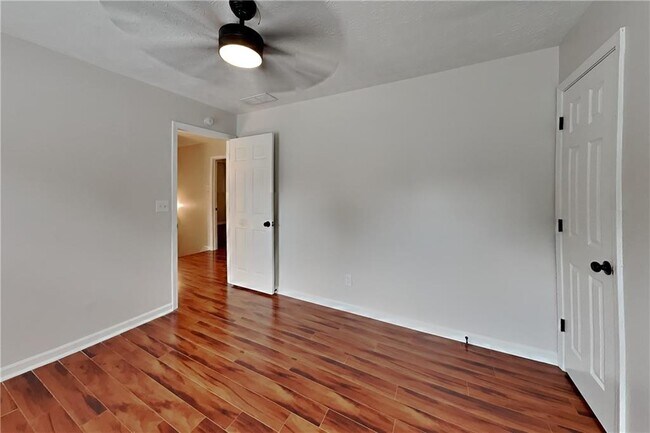 Building Photo - 7318 Coral Lake Dr