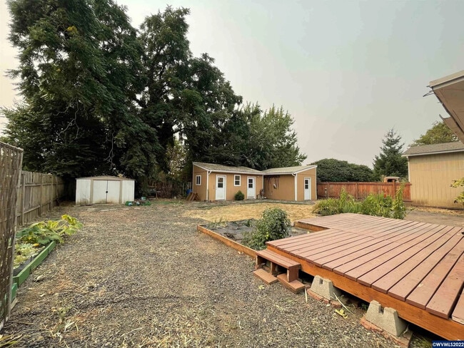 Building Photo - 450 W Sherman St