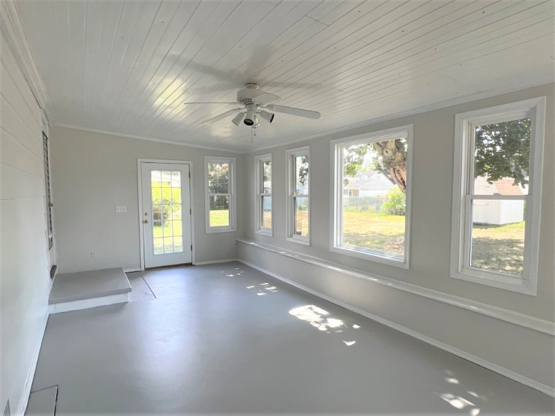 Building Photo - 108 E Cochran St