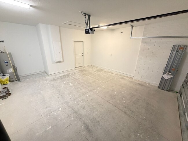 Building Photo - 2810 Felda Ave
