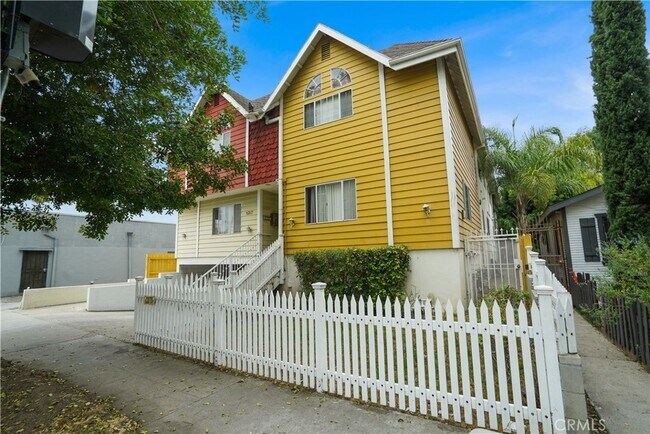 Building Photo - 5217 Satsuma Ave