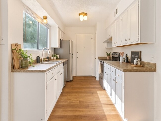 Building Photo - Cute 3-bedroom home in Keller ISD - Great location, fresh paint, new carpet and new appliances!