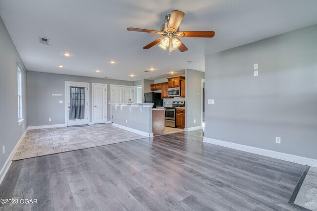 Building Photo - 2225 S Porter Ave