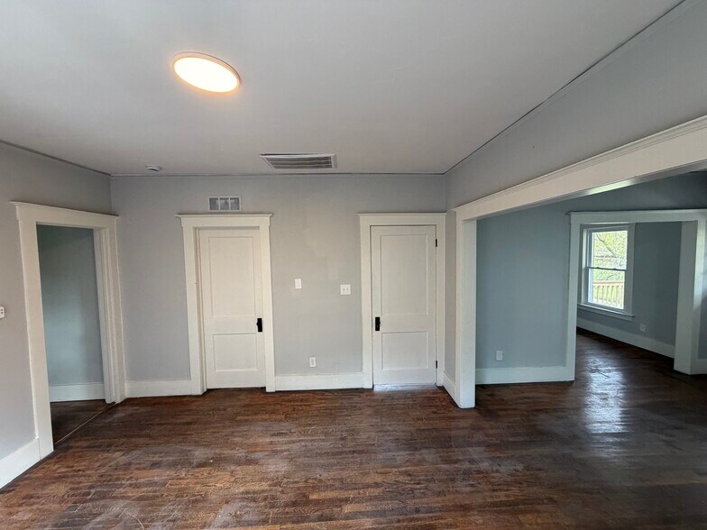 Building Photo - 3284 Northwestern St