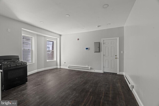 Building Photo - 5237 Chester Ave