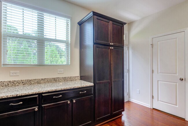 Building Photo - Townhome minutes from Lenovo Center: Available September 10th