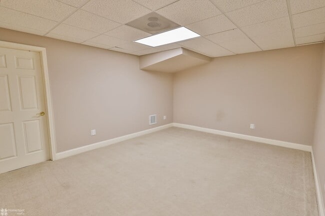 Building Photo - Beautifully maintained, energy-efficient f...