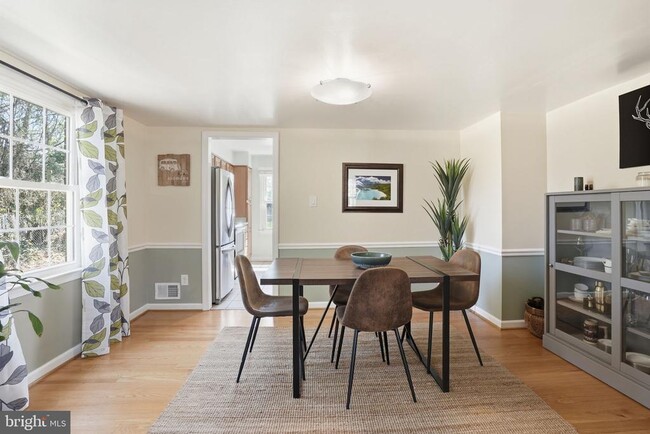 Building Photo - 9100 Omar Ct