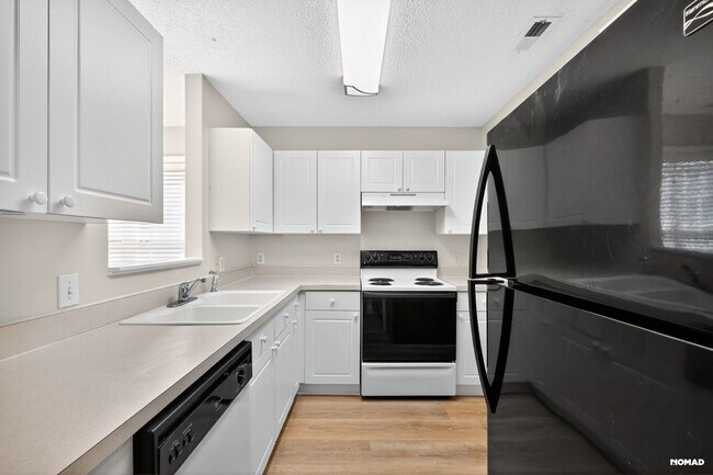 Building Photo - Charming 2BR Townhome in Raleigh Golf Community