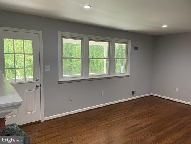 Building Photo - 10616 Moores Ln