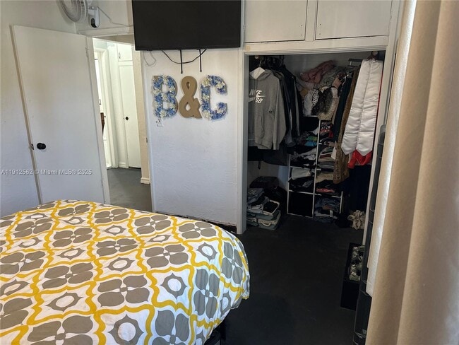 Building Photo - 420 NE 12th St