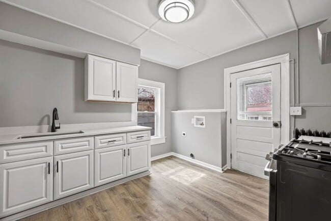 Building Photo - 5-6 Monteleone Place