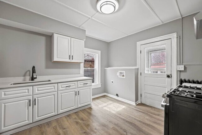 Building Photo - 6 Monteleone Pl