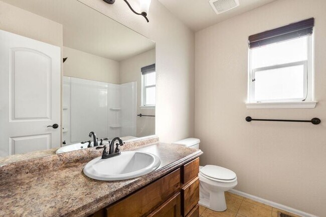 Building Photo - ***WINTER SPECIAL $2695.00 a Month *** 5 b...