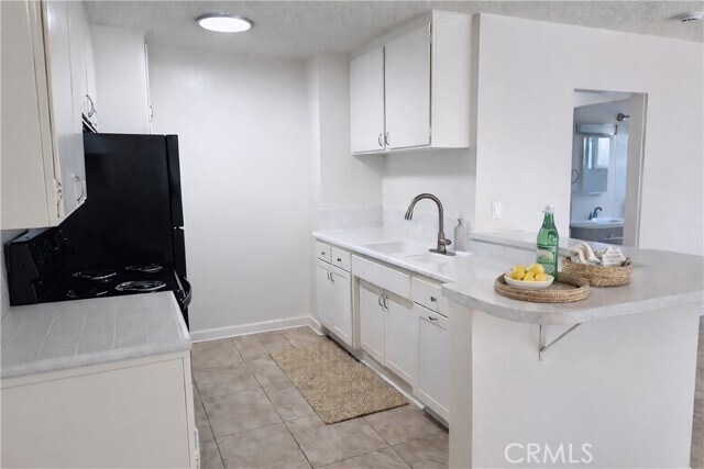 Building Photo - 685 E Vista Chino