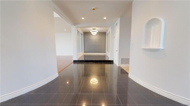 Building Photo - 22500 N Summit Ridge Cir