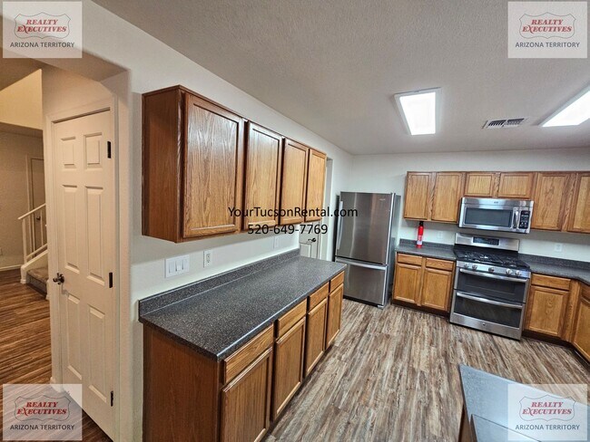 Building Photo - 3/2 & a Loft, AC off of River Road near Oracle Road