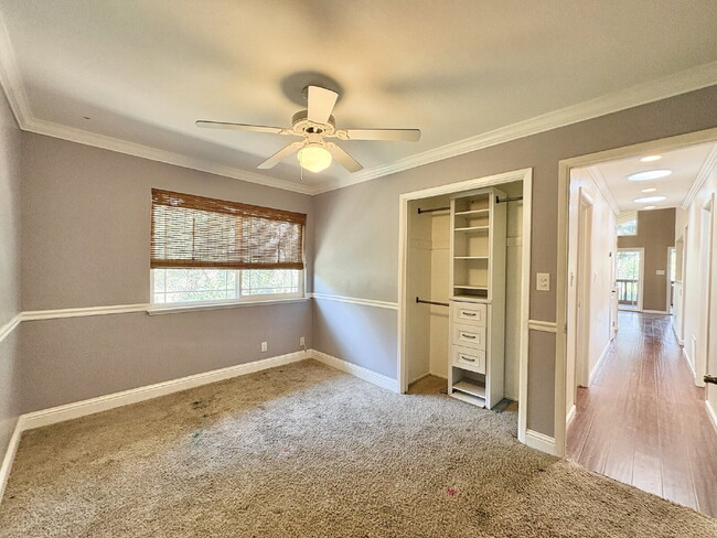 Building Photo - Charming 4-Bed by the Lake in Morgan Hill
