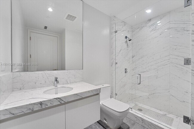 Building Photo - 17901 Collins Ave