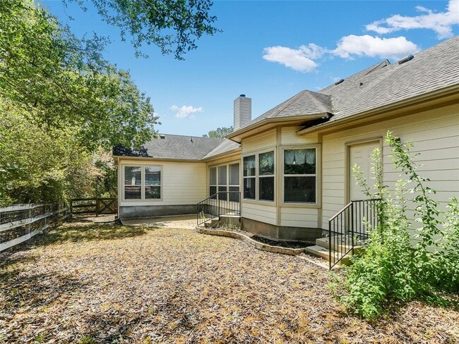 Building Photo - 809 Texas Trail