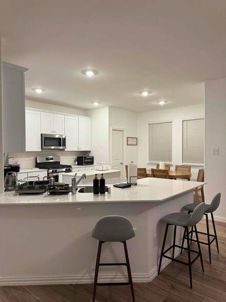 Building Photo - 3208 Kingsgarden Rd