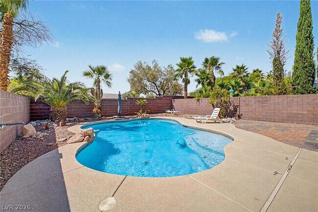 Building Photo - 10547 Lilac Tree Ave