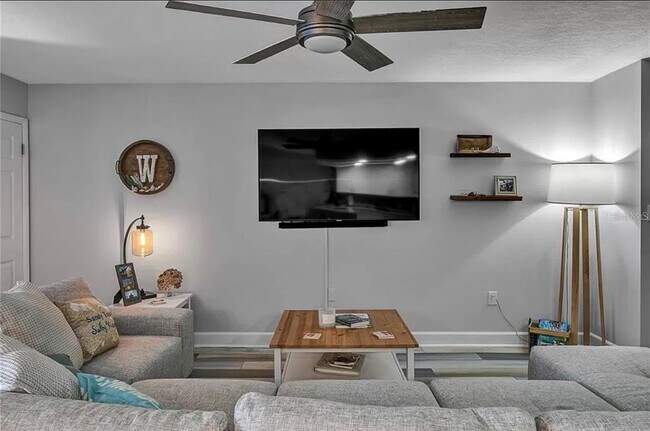 Building Photo - 661 Poinsettia Ave