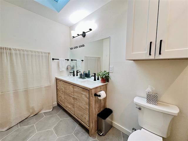 Building Photo - 310 W 15th St