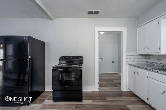 Building Photo - 842 Grand Ave