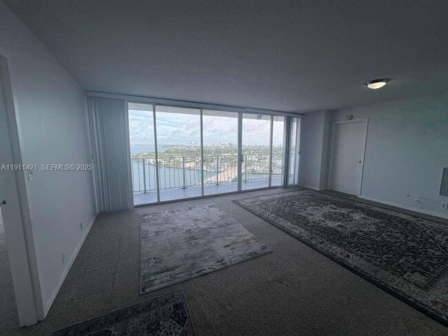 Building Photo - 7601 E Treasure Dr