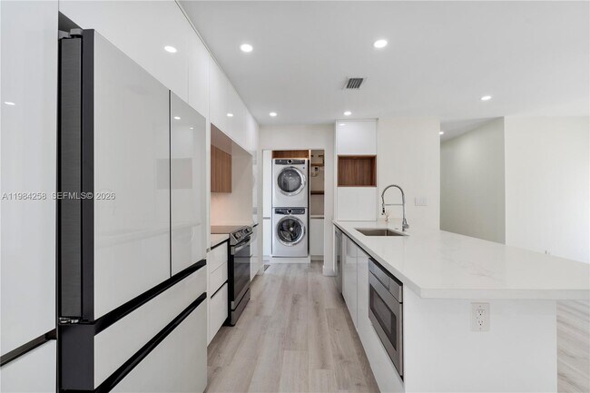 Building Photo - 255 Grant Dr