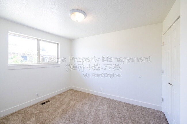 Building Photo - 1223 Emery St W