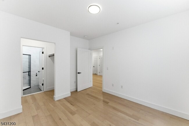 Building Photo - 649 38th St