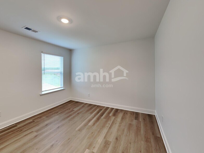 Building Photo - 1001 Highland Walk