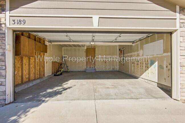 Building Photo - 3189 E 106th Ave
