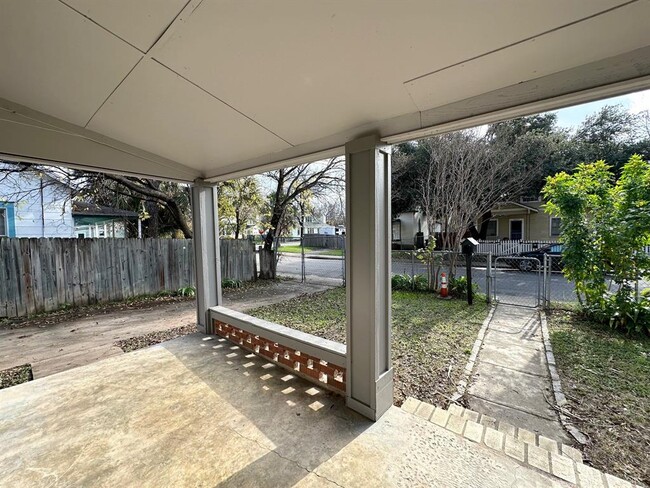 Building Photo - 1506 Willow St